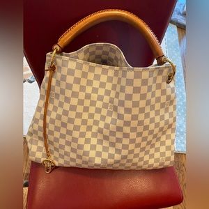 LOUIS VUITTON- ARTSY MM